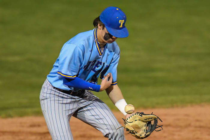 SUN_9182-DeNoiseAI-low-light